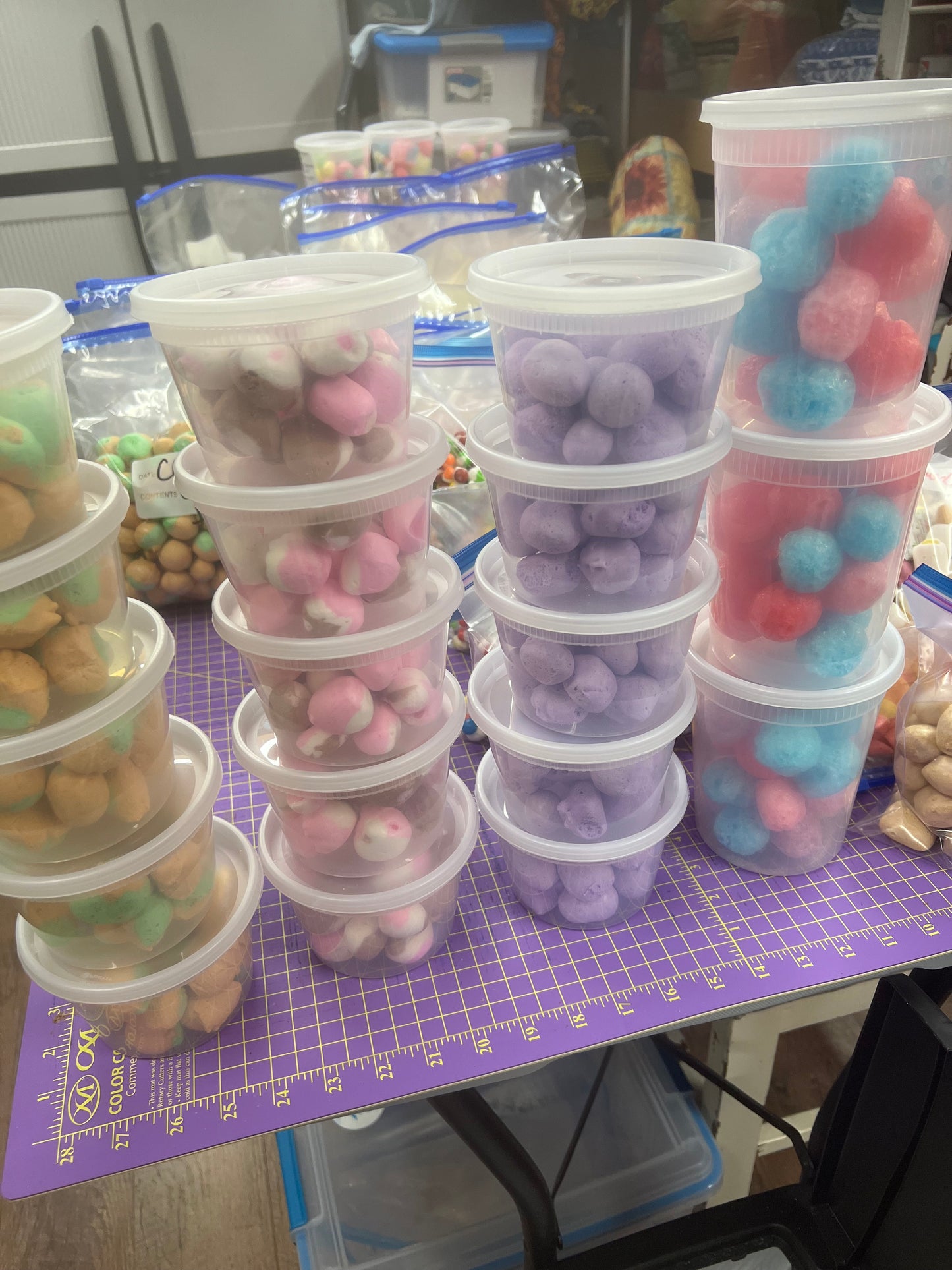 HUCKLEBERRY TAFFY MELTS